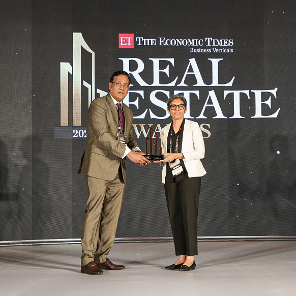 Preeti Chedda, CFO, Mindspace REIT (K Raheja Corp Investment Managers Pvt Ltd), received the ‘Woman Achiever of the Year' honour at The Economic Times Real Estate Awards 2026
