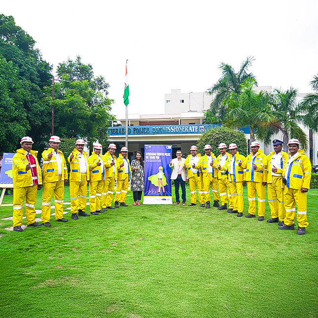 Times of india – City traffic police recive raincoats