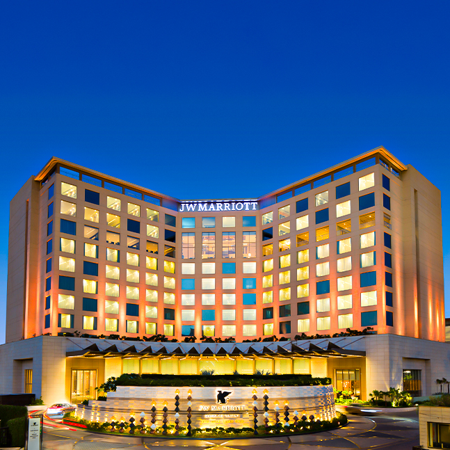 Future is hybrid<br> Al with human touch